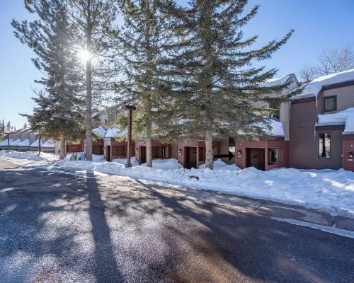 Ski in/Out at Lutsen Mountains. Family-Sized Base Camp, on the Trails in Lutsen! Hotels in Lutsen