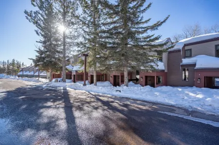 Ski in/Out at Lutsen Mountains. Family-Sized Base Camp, on the Trails in Lutsen!