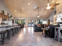 Chula Vista•Sleeps31•Heated Pool•Ping Pong•Quiet Subdiv•FREE Frio@Concan VIP Hotels in Concan