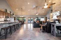Chula Vista•Sleeps31•Heated Pool•Ping Pong•Quiet Subdiv•FREE Frio@Concan VIP