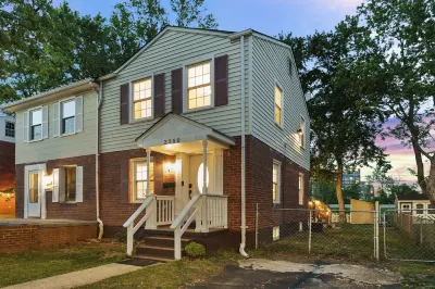 Charming Oasis near Metro: Arcade, Coffee, Parks