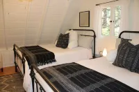 Vintage Charmer Cabin in the Palisades