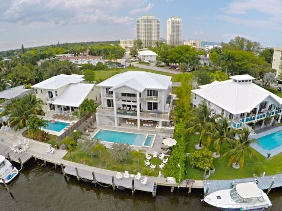 We aim to provide an unforgettable experience with our 5Star waterfront property