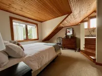 Brickyard Lakeside Retreat