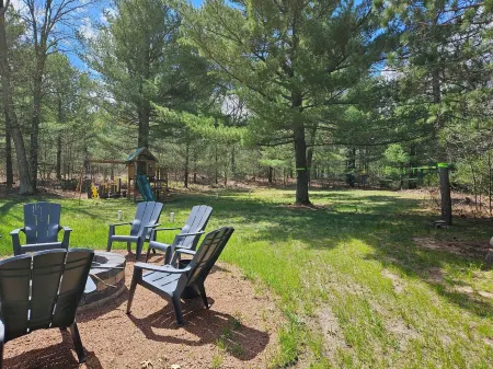Cabin with hot tub, heated swimming pool and acres of backyard hiking