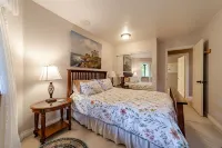 Private & Spacious  *Hot Tub* In the Redwoods