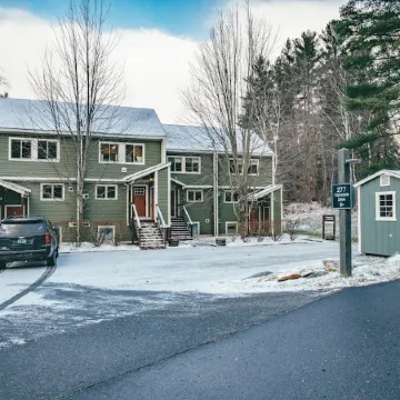 A Topnotch Stowe Experience - Stowe Condo with Free Resort Pool & Hot Tub