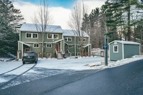 A Topnotch Stowe Experience - Stowe Condo with Free Resort Pool & Hot Tub