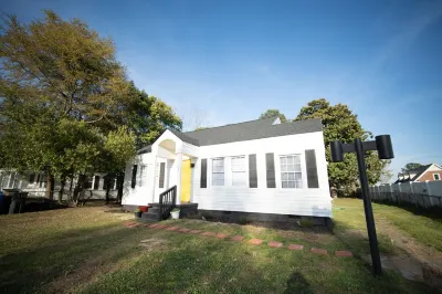 Unbeatable Location! New 2 Bed 1 Bath Peaceful Oasis! Hotels near The Cotton Exchange Livery