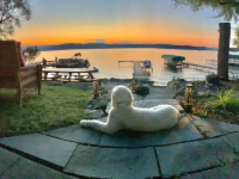 Canadaigua Lake Sunset Oasis: Private Beach, Family Fun Wineries, CMAC, Shopping Hotel a Gorham