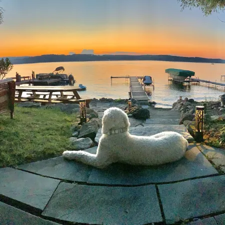 Canadaigua Lake Sunset Oasis: Private Beach, Family Fun Wineries, CMAC, Shopping