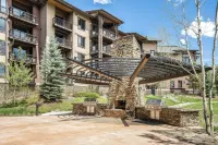 Beautifully renovated 1st floor condo just steps from Wildhorse Gondola