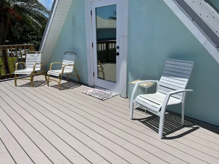 Waterfront Studio with pool and boat dock