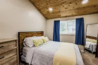 Spacious & Updated! Marquette Township Home - HotTub - Backyard - Garage