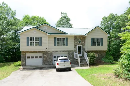 Ridgeline Retreat: Cozy Home with Amazing Mountain Views! Pet Friendly