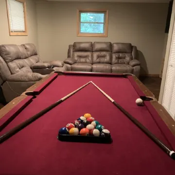 Lazy Bear Lodge 25 min to Beech Mountain Hot Tub and Pool Table Отели в г. Джонсон