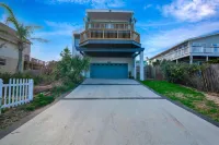 Walk to the beach-walkover is a few houses down