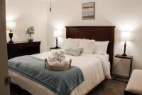 Cozy Apt. Downtown Floyd; Golden Maple Homestays Hotels in Floyd County