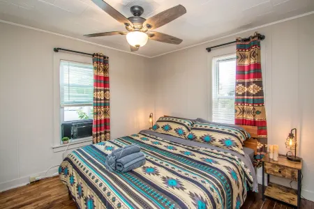Base Camp Gorham Center - Lovely 2-Bed