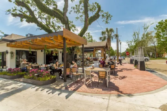 Downtown Hammond 2 Bedroom, 2 Bath Newer Condo