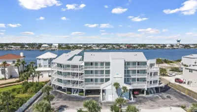 Family Friendly Bayside Condo With Pool And Fishing Pier