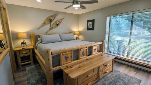 Luxury Condo w/ FREE WiFi, Parking, Heated Pool, Hot Tubs, Skier Shuttles