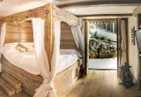 Charming lux chalet, views comfort escape, Samoens Valley, peaceful log fire