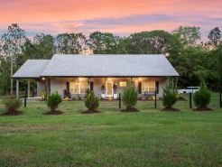 Modern Farmhouse 3/2 Equestrian neighborhood