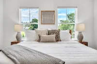 Sleek 3BR Pet-Friendly Oasis, Close to City