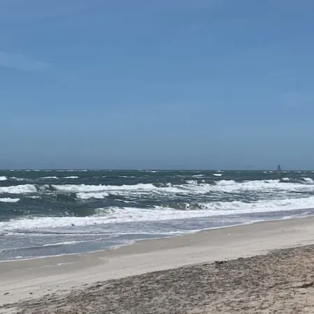 Vilano Beach Cottage, 1/2 block to Surfside Beach. Historic Capo Cottage