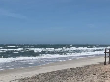 Vilano Beach Cottage,  1/2 block to Surfside Beach.  Historic Capo Cottage