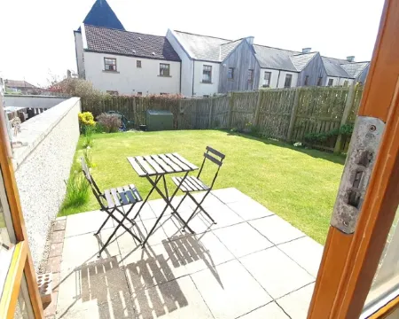 2 bedroom garden apartment, Crail, Roseford Apartment with private parking Hotels in Crail