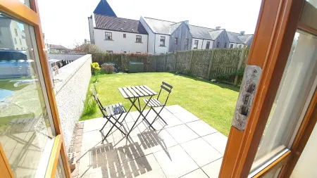 2 bedroom garden apartment, Crail, Roseford Apartment with private parking