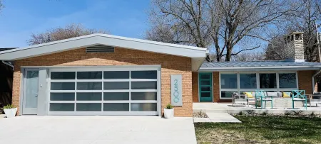 Newly remodeled Mid-Century Modern with a view! Отели в г. Клир Лейк