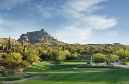 Charming 3-bedroom villa in E Scottsdale with htd pool/spa & mountain views