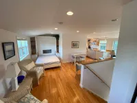Cozy and bright shoreline studio apartment - walk to beach and row to boat Hotels near Walmart Supercenter