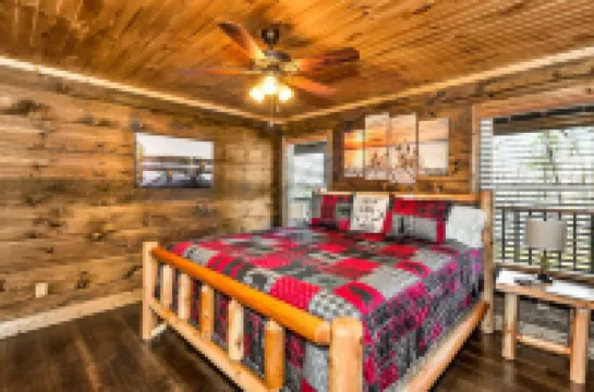 New Listing - Cabin on Lake Guntersville