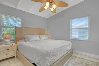 Beach House just steps from Sun & Fun! 팜비치 군 퍼블릭 비치 액세스 #20 주변 호텔