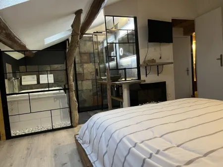 Large terrace * Double whirlpool * Private parking, Air conditioning