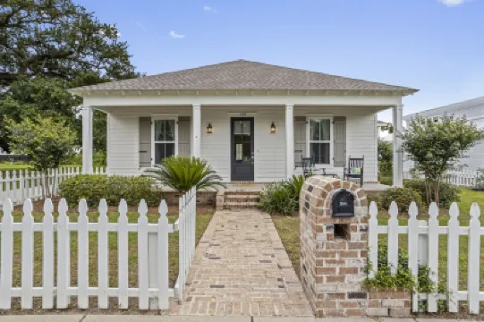 Blueberry Hills Beach Oasis. Private Heated POOL! Hotels in 