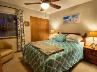 Walk To Ski Lifts! W/D, WiFi, Kitchen, Skylights Hotels in 