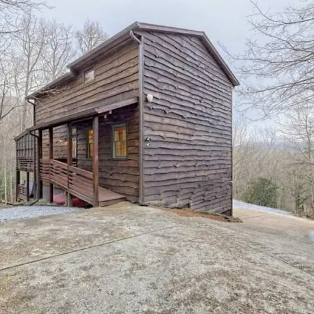 3 Suites with Game/Movie Room & Hot Tub