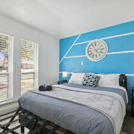 Family friendly/POOL/Sleeps 16/Luxury