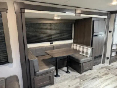 Cozy river front retreat on beautiful Withlacoochee River.  Near theme parks.