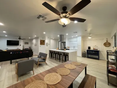 Riverside Cozy Modern Oasis with Pool 베니딕트 캐슬 주변 호텔