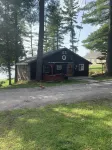 Rustic 2-bedroom cabin on Boyd Pond
