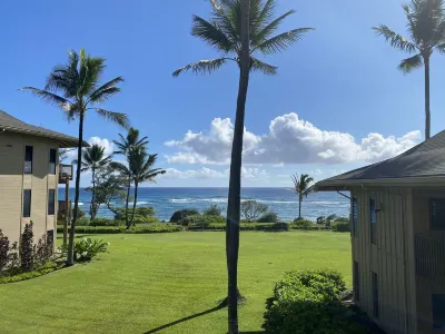 Ocean View, Beachfront Townhouse 2bd/2ba/2 lanai