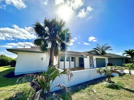 4 bed/ 3 bath Villa Heated Pool