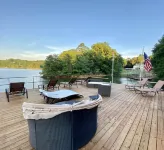 Massive Lakehouse - Infinity Pool, Hot Tubs, Dock, Firepit - 4-نجوم