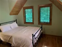 Serene Lakefront Cabin with Dock/Kayaks/Canoe & Fire Pit!!